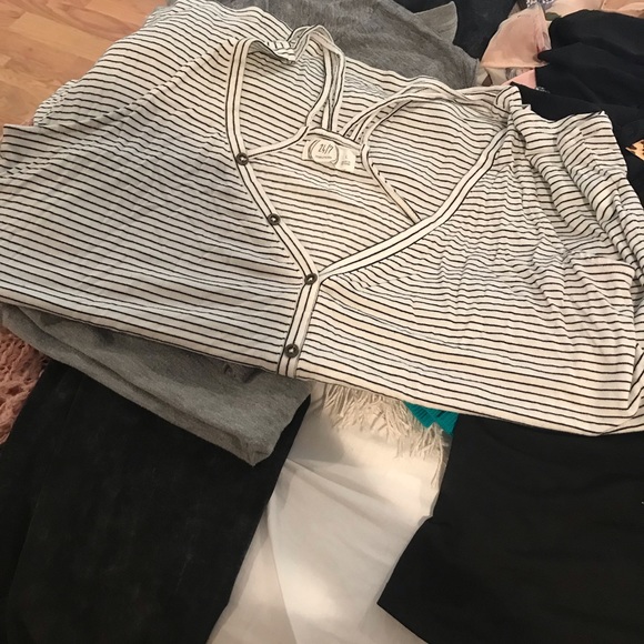 Clothing mostly large - Picture 8 of 8